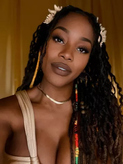 TheeLadySiren ️‍